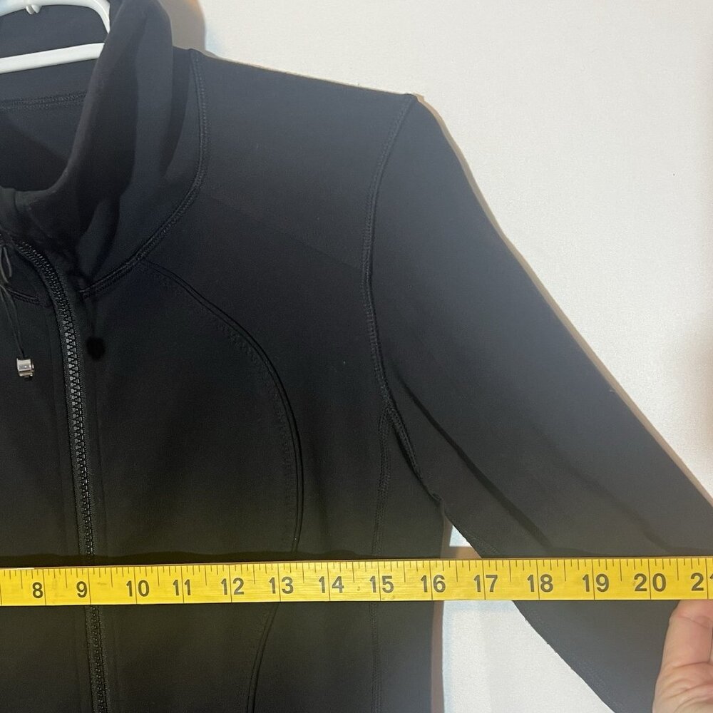 Lululemon Women Slim Fit Full Zip Black Track Jacket Turtle Neck Size 6 Pocket’s - Picture 6 of 11